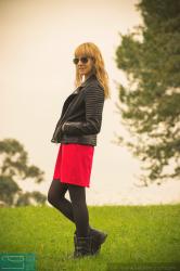 BIKER NEGRA Y VESTIDO ROJO - BIKER AND RED DRESS