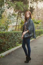 BIRD PRINT BLOUSE & DARK BLUE JEANS 