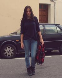 Le pull bleu marine