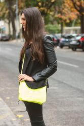 ALL BLACK AND A FLUO BAG