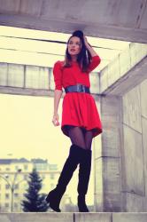 TENDENCIA:  BOTAS LEGGINS Y VESTIDO ROJO