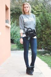 Le Sweatshirt Off Duty by Sincerely Jules.