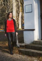 BLACK LEATHER AND A RED DASH OF COLOUR