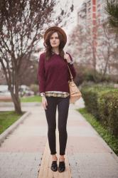 RUBY SWEATER & BEIGE BAG