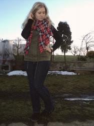 Parka vest & tartan scarf