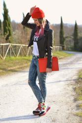 Outfit of the day: Le mie Fornarina con le rose e una giacca di pelle in un giorno di "primavera"