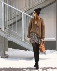 SWEATER: BROWN BEAR