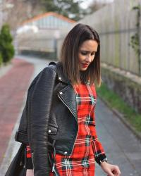 PLAID DRESS IN RED