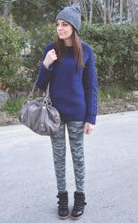 BLUE SWEATER AND CAMOUFLAGE LEGGINGS