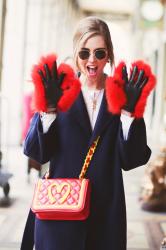 Furry gloves in Paris