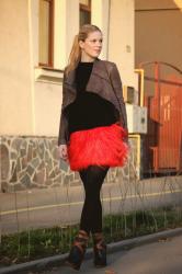 RED FEATHER SKIRT