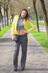 Pantaloni palazzo e blazer giallo