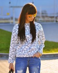 Sweatshirt in irregular square