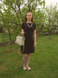 Outfit: pearls&black