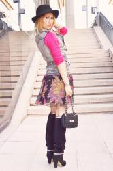 ETHNIC DRESS WITH FUCHSIA SWEATER AND DENIM VEST