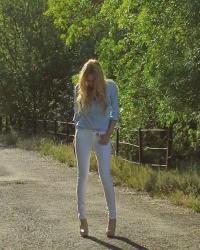 WHITE JEANS