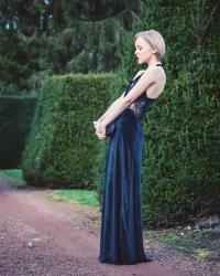 BELGIUM: NOT MY WEDDING IN A “MALEFICENT” LONG BLACK DRESS