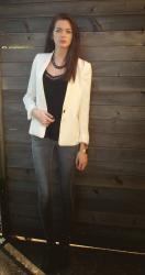 Blazer blanc & cut out boots.