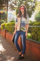PRINTED GEOMETRIC SHIRT AND WASHED UP JEANS 