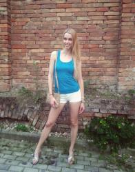 Outfit: White shorts