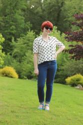 Outfit: Polka Dot Top, High Waisted Skinny Jeans, & Blue Wedges