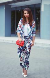 ZIPPER FLORAL SUIT