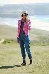 Ways to Wear Boyfriend Jeans | With Neon Stripes & a Rock Tee