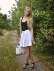 Outfit: White skirt