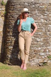What to Wear Sightseeing | Knotted Shirt & Chinos at a 16th Century Castle