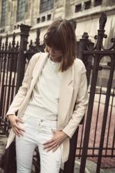 LIGHT COLORS & RIPPED JEANS