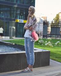 RIPPED JEANS