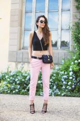 Pantaloni rosa ed un crop top: yuppy!