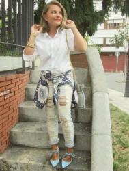 RIPPED JEANS