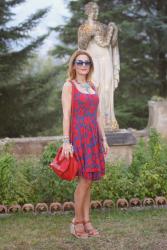 Red and blue dress in Villa Cimbrone