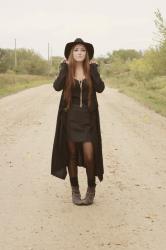 Yellow yellow, moon on the rise // duster cardigan, wide brimmed hat