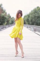 Lace Dress – Elodie in Paris