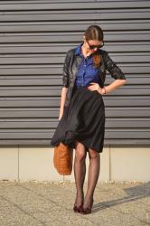 burgundy pumps and dark blue dotted blouse