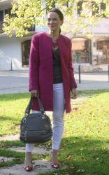 AUTUMN STYLE IN A PINK COAT