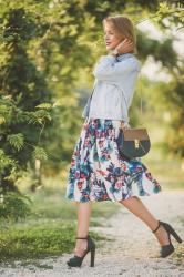 CASUAL CHIC OUTFIT: DENIM, FLOWERS AND TARTAN