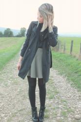 Trench, chemise et noeud pap’