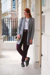 Outfit for an Autumn Walk and Lunch | Long Striped Blazer and FitFlop Shoes