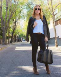 BLACK LEATHER AND PRINTED SHOES