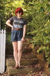Outfit: Vintage T-shirt, Blue Shorts, Bronze Shoes, and a Wood Watch (+ Giveaway)