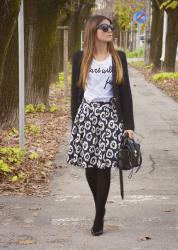 Midi skirt floreale: un capo chiave per la stagione autunnale