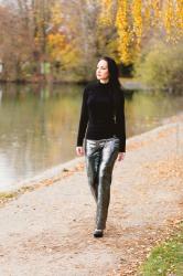 Sequins und Pailletten Hose mit High Heels – Silvester Outfit