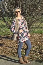 OUTFIT FLORAL SWEATSHIRT AND FAUX FUR VEST