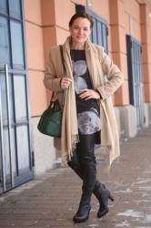 WINTER LOOK IN A FLORAL TUNIC