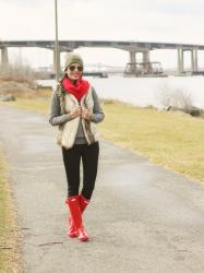 Lookbook: Oversized Sweater, Faux Fur & Hunter Boots