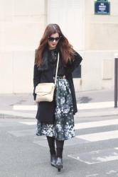 Floral skirt and fur – Elodie in Paris