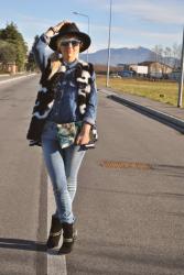 OUTFIT: DENIM TOTAL LOOK AND FAUX FUR VEST